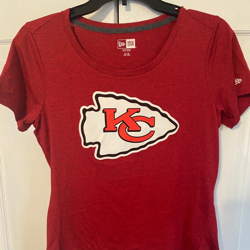 Women’s chiefs shirt